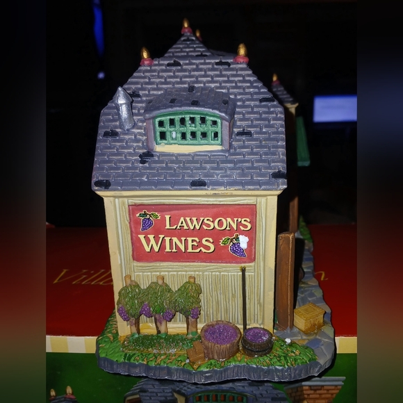 Lemax Lighted Winery Building - Green, Red, and Brown - Picture 5 of 9